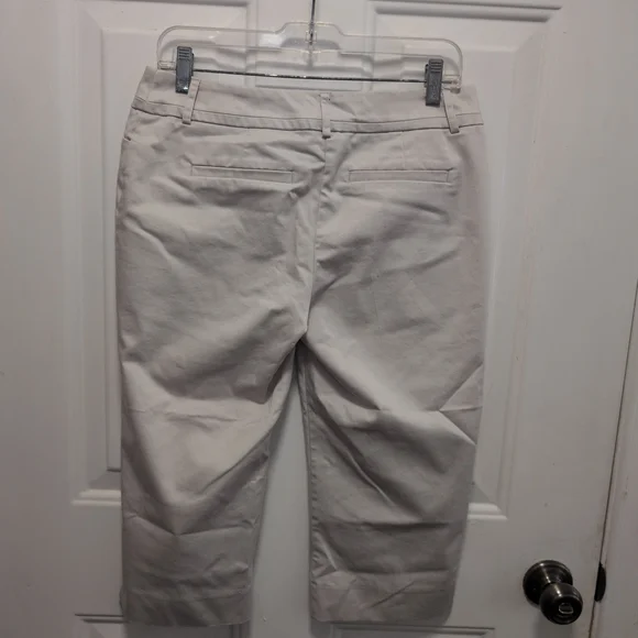 Ricki's Elegant Cream Capris - Picture 6 of 9